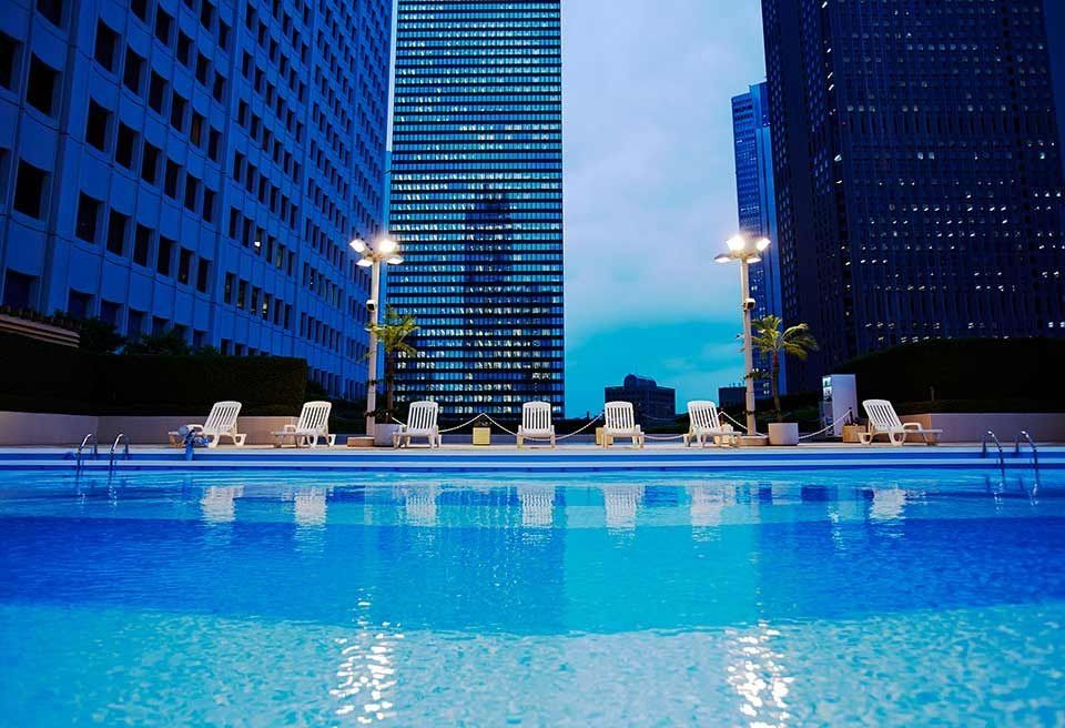 Blue, Tower block, Swimming pool, Metropolitan area, Fluid, City, Commercial building, Reflection, Building, Skyscraper, 
