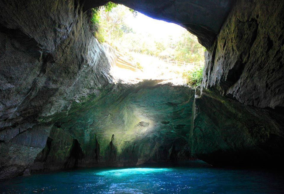 Cave, Sea cave, Formation, Coastal and oceanic landforms, Underground lake, Rock, Narrows, Erosion, Watercourse, 