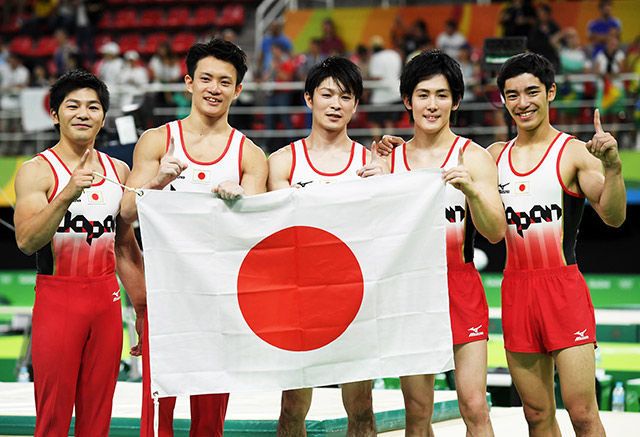 Smile, People, Sports uniform, Red, Sportswear, Sleeveless shirt, Uniform, Team, Competition event, Athlete, 