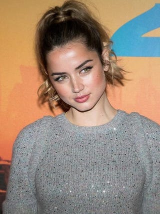 ブレードランナー49 の美女 ヒロイン アナは 雪解けをキューバにもたらした