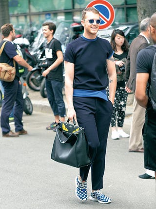海外スナップ03 ファッショニスタのバッグの中身