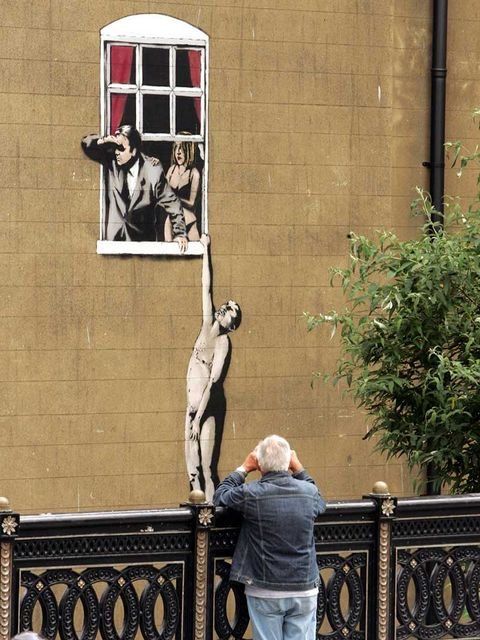 あのBanksy（バンクシー）の正体発覚!? 彼の作品とその意味に迫る