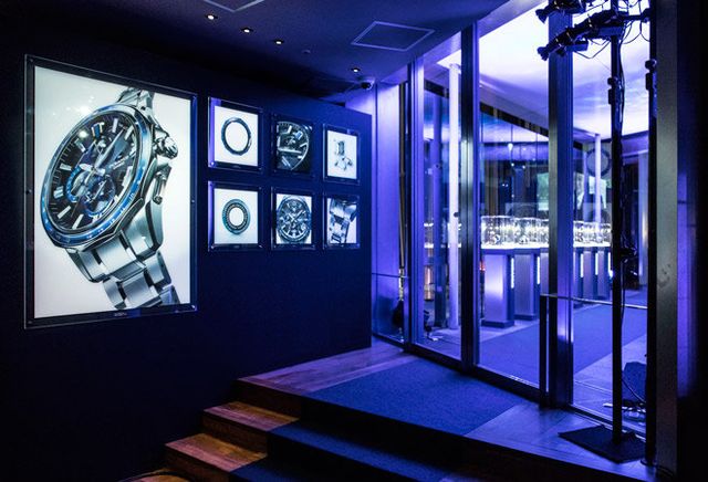 Blue, Cobalt blue, Games, Architecture, Room, Building, Interior design, Glass, Recreation, Ceiling, 