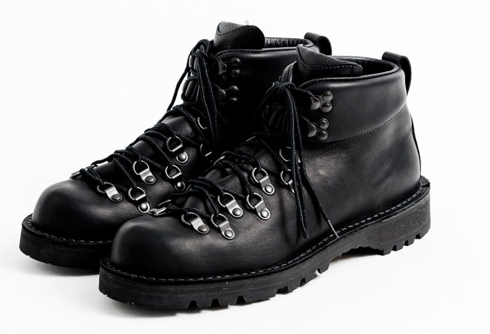 Shoe, Footwear, Work boots, Black, Boot, Product, Steel-toe boot, Hiking boot, Outdoor shoe, Motorcycle boot, 