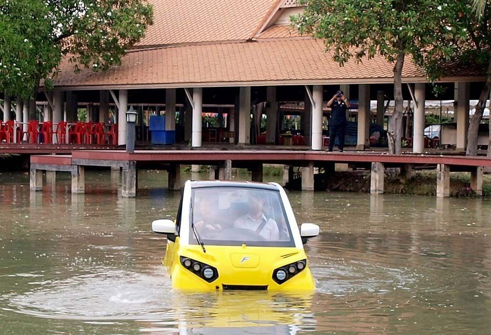 Vehicle, Motor vehicle, Yellow, Flood, Car, Mode of transport, Water, Subcompact car, Event, Rain, 
