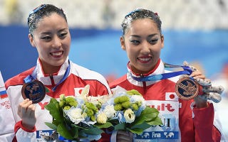 女子シンクロ 世界大会で8年ぶりにメダルをゲット