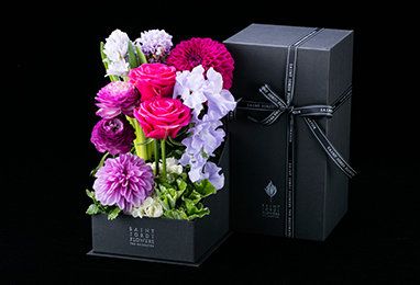Petal, Flower, Bouquet, Purple, Cut flowers, Box, Floristry, Flowering plant, Flower Arranging, Lavender, 