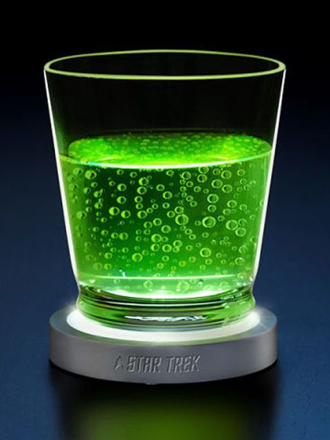 Green, Drink, Glass, Highball glass, Crème de menthe, Tumbler, Liqueur, Liquid, Drinkware, Old fashioned glass, 