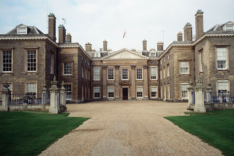 Estate, Building, Property, Mansion, House, Home, Manor house, Stately home, Architecture, Historic house, 
