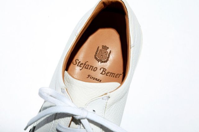 Footwear, Shoe, Tan, Beige, Label, Court shoe, Ballet flat, Leather, Sneakers, 