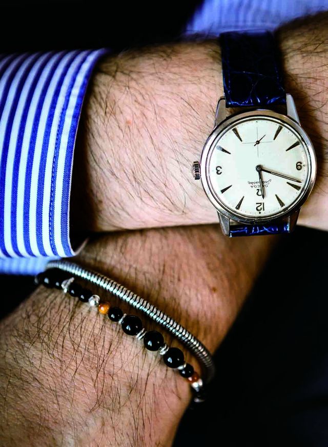 Analog watch, Watch, Wrist, Watch accessory, Blue, Fashion accessory, Strap, Jewellery, Hand, Arm, 