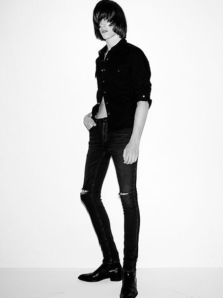 Leg, Human body, Standing, Joint, Human leg, Monochrome, Style, Monochrome photography, Knee, Black-and-white, 