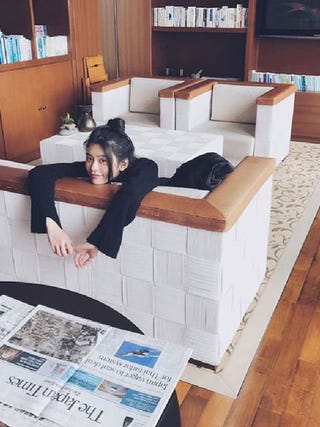 大舞台で中国人モデル転倒 女性の地位が下がった と批判 大舞台で中国人モデル転倒 女性の地位が下がった と批判