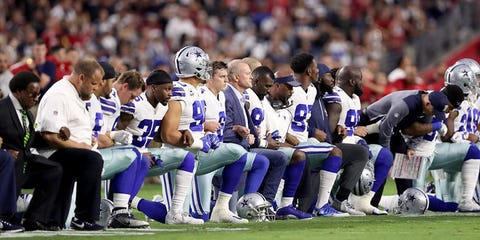 国歌斉唱中の罰金ルール導入を承認したnflオーナー陣ー 選手たちの表現の自由 をめぐる主張はどこに