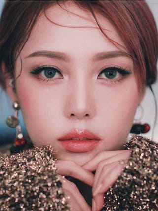 ベラ ハディッドと映るアジア系美女は誰 人気韓国youtuberは変幻自在