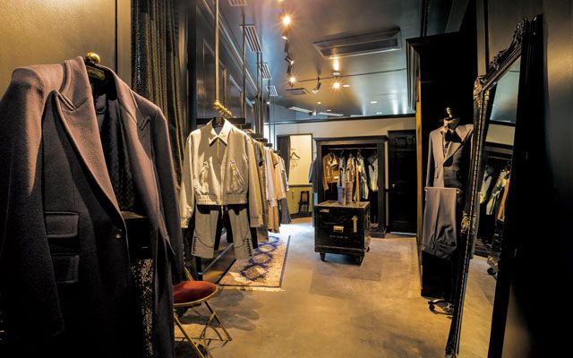 Retail, Jacket, Clothes hanger, Boutique, Outlet store, Collection, Leather, Display window, Leather jacket, 