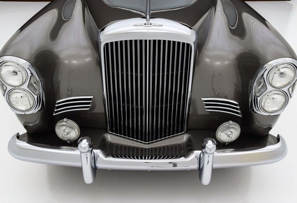Car, Motor vehicle, Classic car, Classic, Vehicle, Antique car, Vintage car, Coupé, Automotive lighting, Headlamp, 