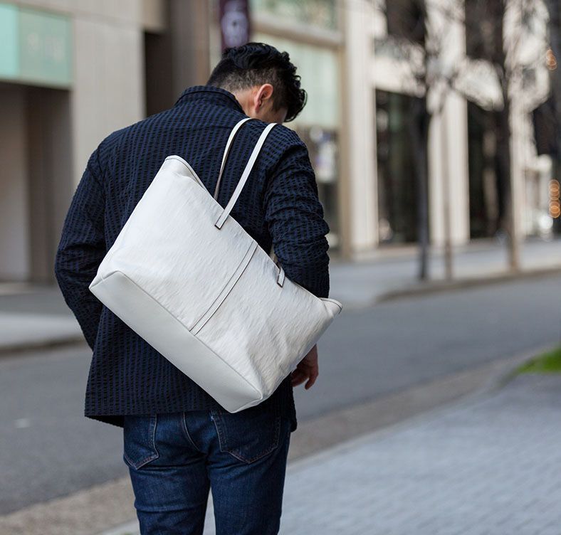 Bag, Shoulder, White, Street fashion, Product, Joint, Messenger bag, Jeans, Snapshot, Fashion, 