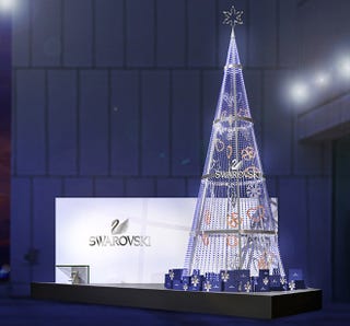12月13日 日 スワロフスキーのスペシャル クリスマスツリーが銀座に出現