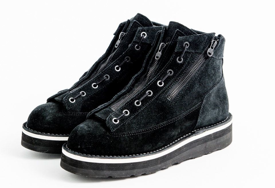 Shoe, Footwear, Black, White, Sneakers, Product, Plimsoll shoe, Boot, Walking shoe, Font, 