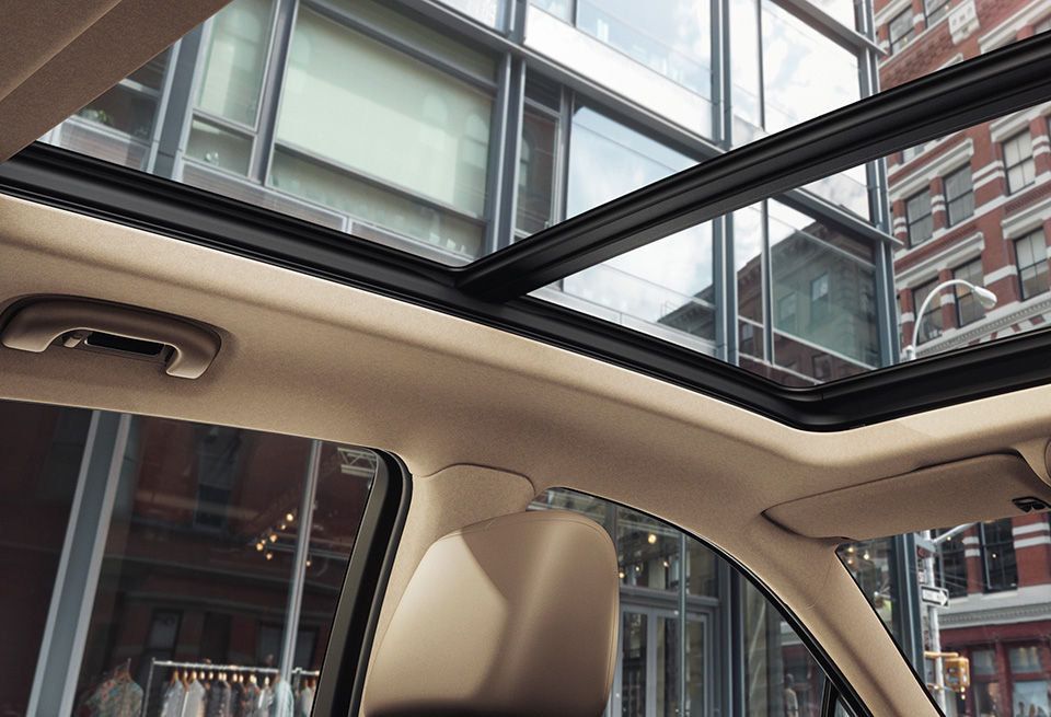 Daylighting, Automotive exterior, Architecture, Window, Vehicle, Car, Material property, Glass, Vehicle door, Building, 