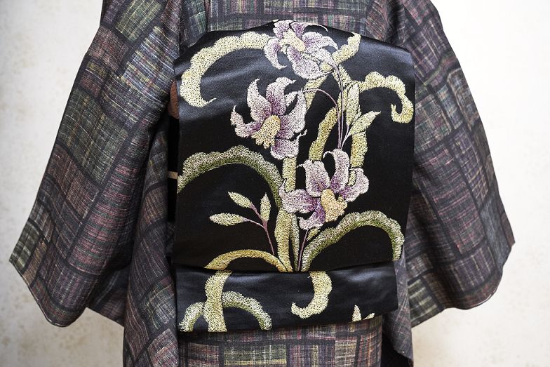 色や刺繍で自由に装う「半衿」の楽しみ【「時代布と時代衣裳
