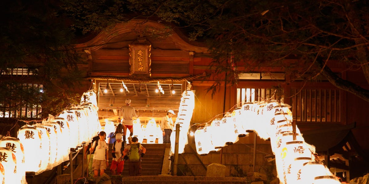 千日分の功徳あり 山上にある愛宕神社の 千日詣 へ 千日分の功徳あり 山上にある愛宕神社の 千日詣 へ