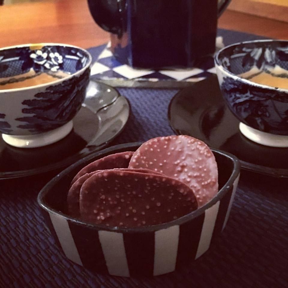 本日は黒と青。古いデルフトとこのシマシマ