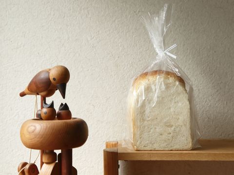 Wood, Bread, Toy, Ingredient, Tan, Gluten, Hardwood, Baked goods, Loaf, Fawn, 