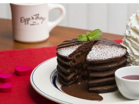 バレンタインデートに イートインで楽しむチョコレートスイーツ