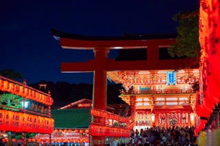 伏見稲荷大社本宮祭 全国に約3万社ある