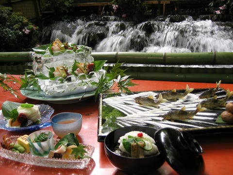 京都 夏の風物詩 貴船の川床 で涼を味わう