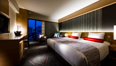 京都の夜景を一望するホテルレストラン