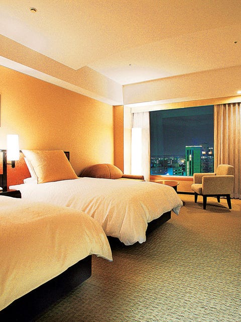 京都の夜景を一望するホテルレストラン