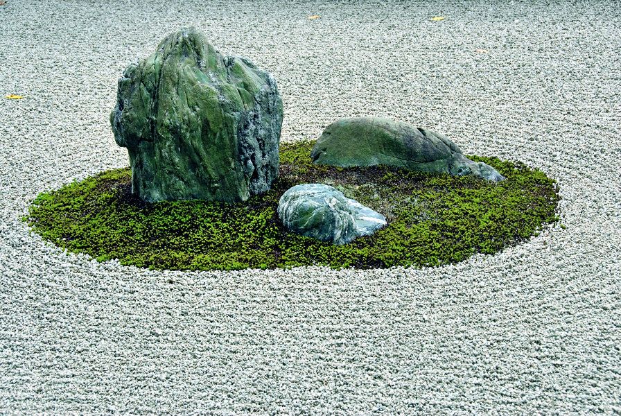 京都の庭へ】枯山水の傑作「龍安寺」の石庭を科学する！