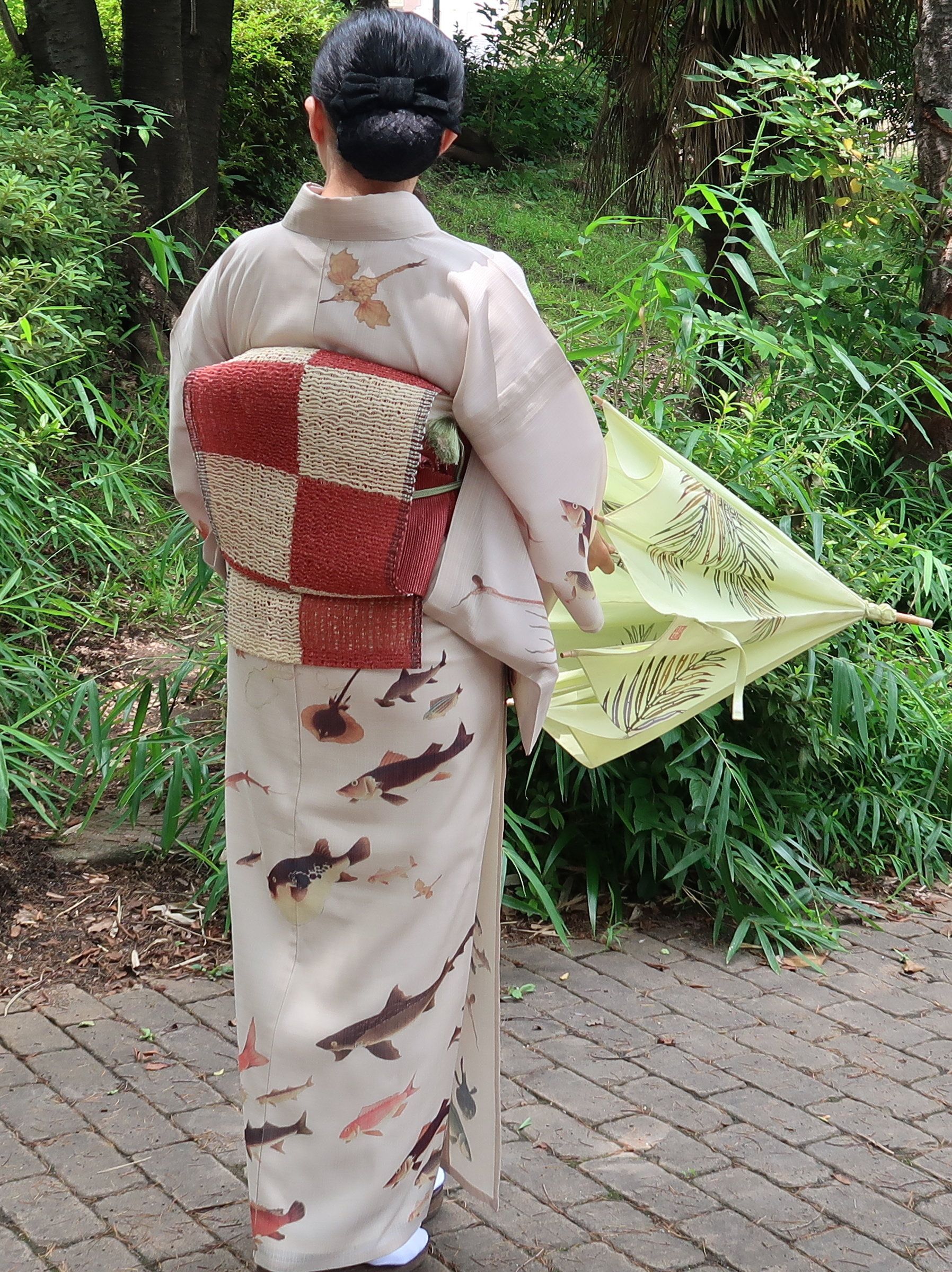 朝香沙都子の着物ダイアリー｜6月は、海にちなんだ文様・素材をまとって