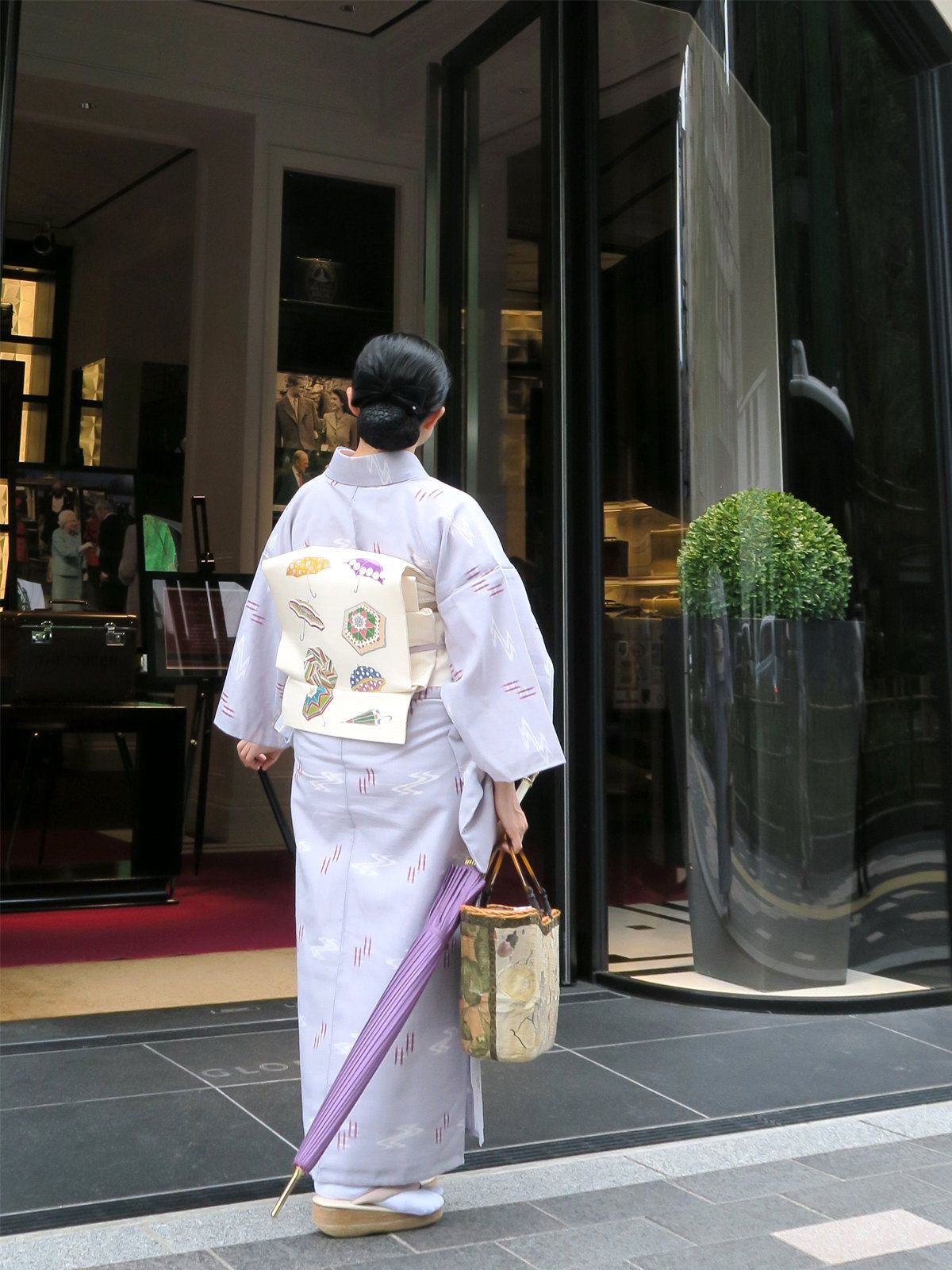 朝香沙都子の着物ダイアリー|雨の季節を楽しむ着こなし