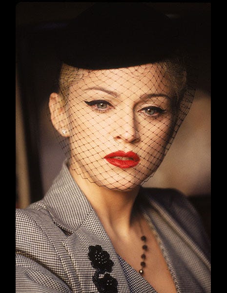赤い口紅の歴史 嫌な日には いつでも口紅を ハーパーズ バザー Harper S Bazaar 公式