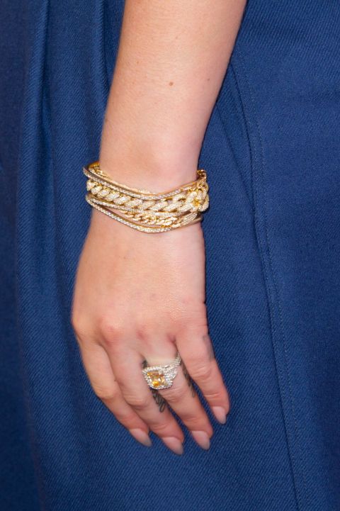 ( ´ ▽ ` )世界一のしあわせ(幸福)のバルト海を旅したセレブが特注した指輪 zendaya-ring-slide-2-