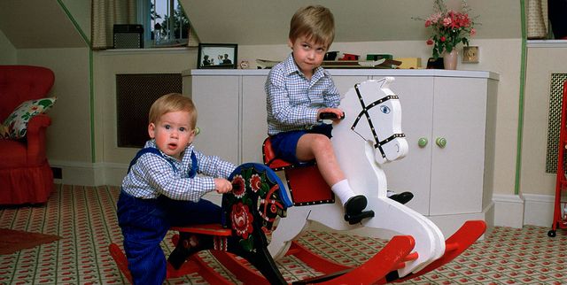 ウィリアム王子とヘンリー王子　1985年10月 2人そろって