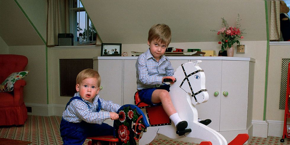 ウィリアム王子とヘンリー王子　1985年10月 2人そろって