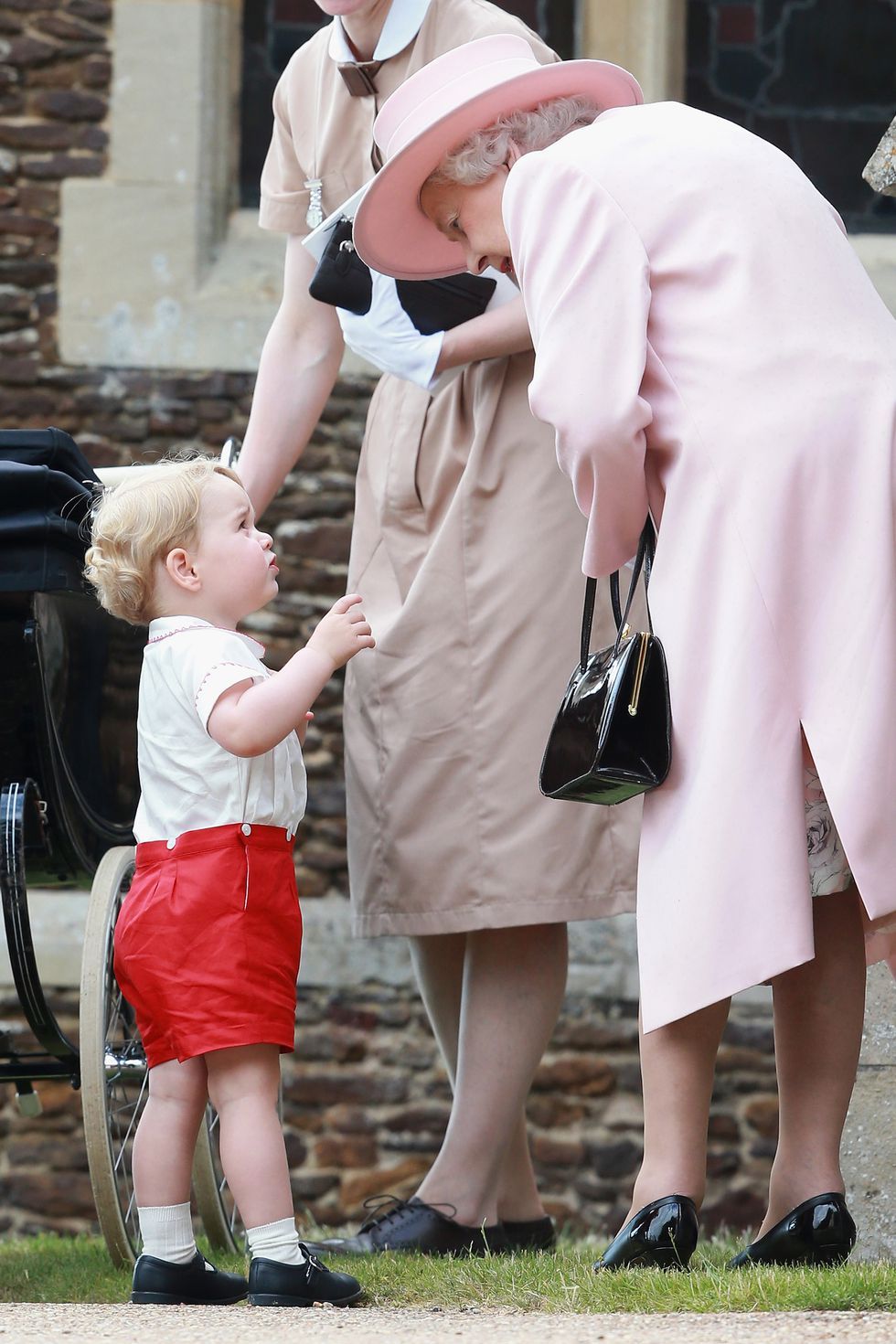 見るだけで幸せ カメラが捉えた エリザベス女王と孫たちの41の素敵な瞬間 ハーパーズ バザー Harper S Bazaar 公式