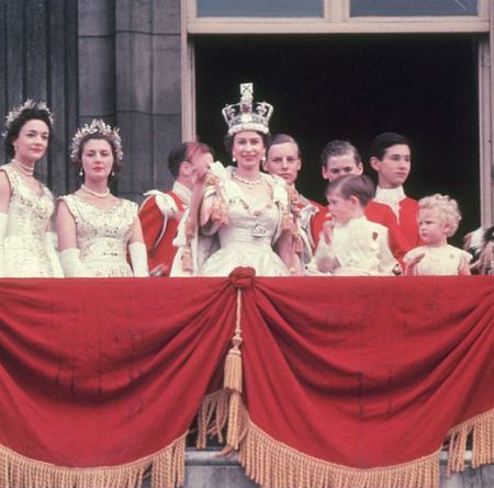 エリザベス女王、即位周年の記念日はどう過ごす？｜ハーパーズ