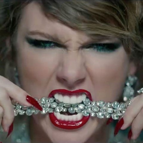 歌詞に込められたメッセージとは テイラー スウィフトの新曲にまつわる6つの説 ハーパーズ バザー Harper S Bazaar 公式