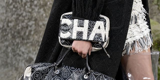Shoulder, Street fashion, Bag, Fashion, Waist, Handbag, Joint, Fashion accessory, Messenger bag, Satchel, 