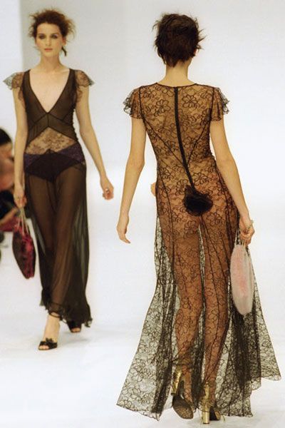 Hairstyle, Shoulder, Textile, Joint, Standing, Waist, Formal wear, Style, Fashion show, One-piece garment, 