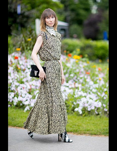 Clothing, Dress, Shoulder, Petal, Style, People in nature, Street fashion, Formal wear, One-piece garment, Day dress, 