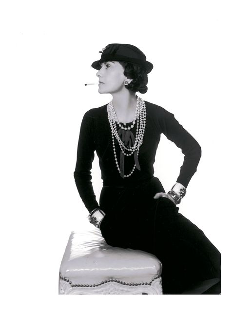 Shoulder, Neck, Joint, Black-and-white, Photo shoot, Dress, Formal wear, Fashion accessory, Sitting, Retro style, 