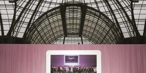 パリのランドマーク グラン パレ と シャネル のランウェイヒストリー ハーパーズ バザー Harper S Bazaar 公式 パリのランドマーク グラン パレ と シャネル のランウェイヒストリー ハーパーズ バザー Harper S Bazaar 公式