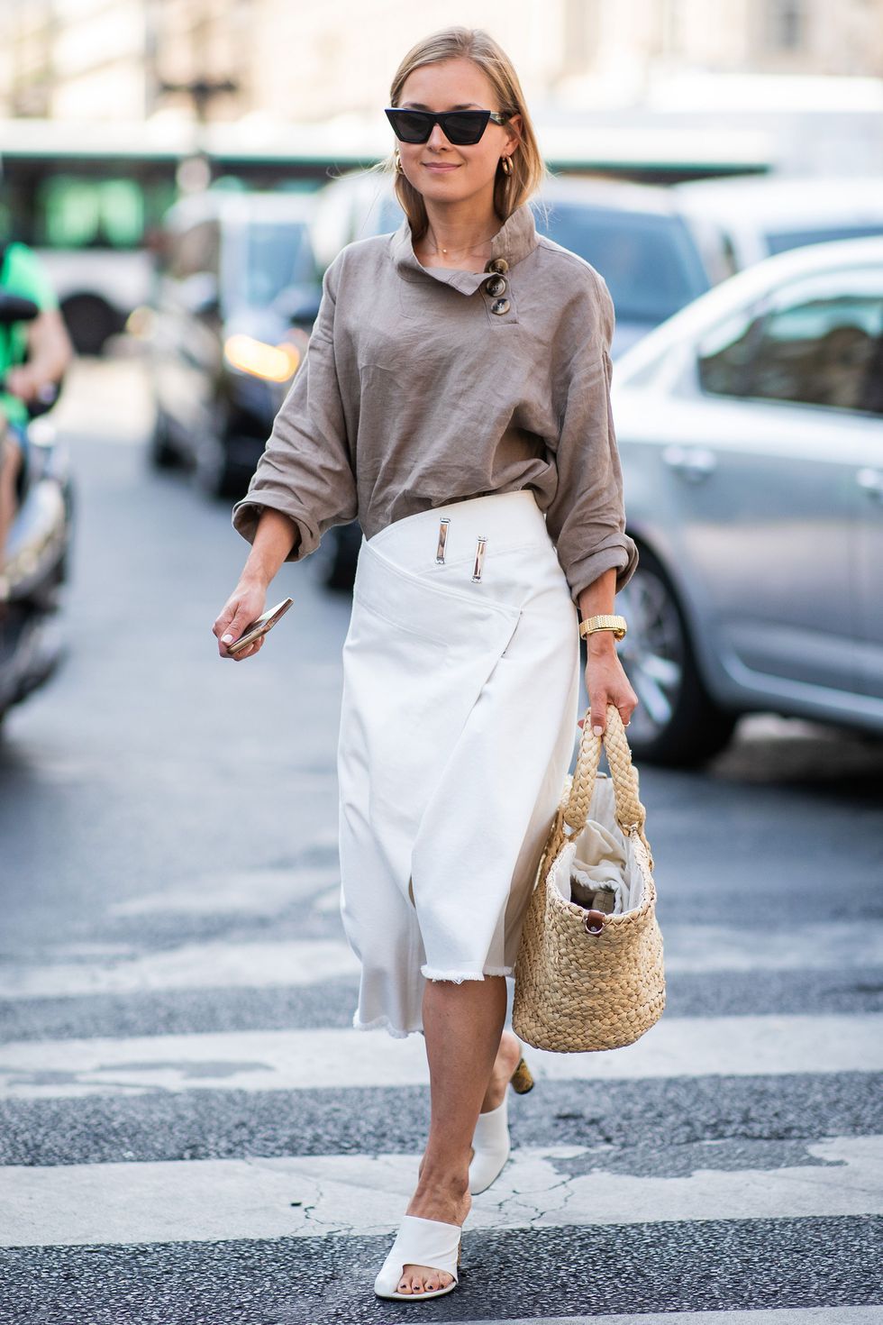 Clothing, White, Street fashion, Fashion, Pencil skirt, Waist, Snapshot, Beige, Fashion model, Footwear, 